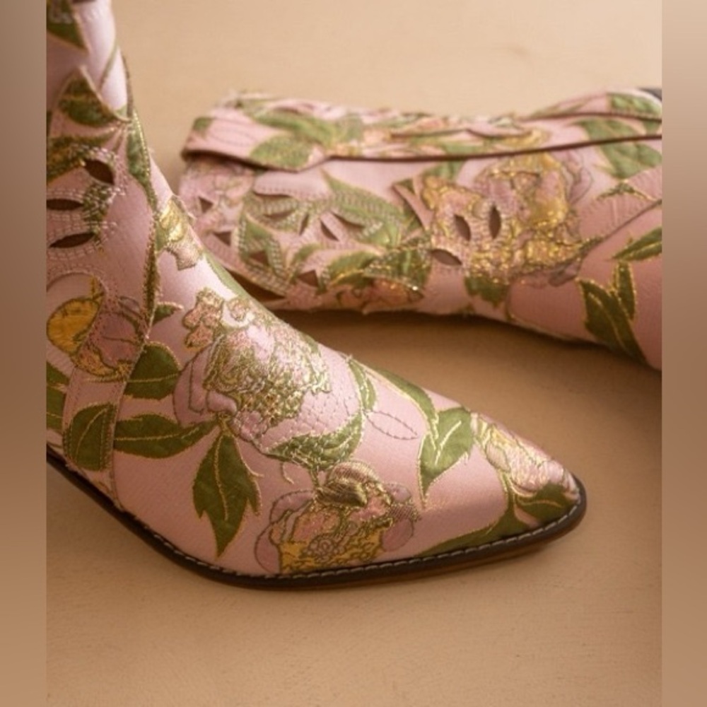 Rose Garden Floral Jacquard Tapestry Paneled Western Boots - Oasis Society - Picture 6 of 6
